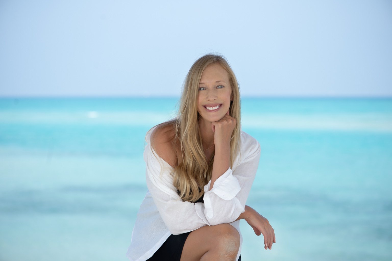 Charlene Rennit in Abu Dhabi by the sea